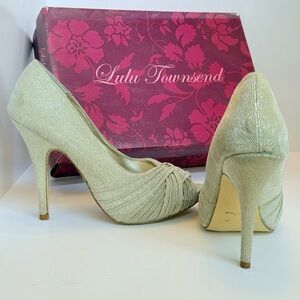 Lulu Townsend Gold Heels Classic Pump Style